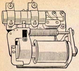 Рис. 74. Регулятор напряжения типа СРН-8