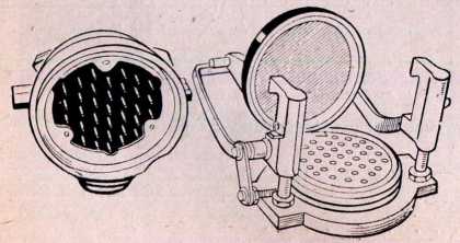 Рис. 86. Штепсель ШУ-101А (слева) и розетка РУ-101А (справа).