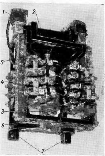 Рис. 57. Реверсивный переключатель типа ПР-320А