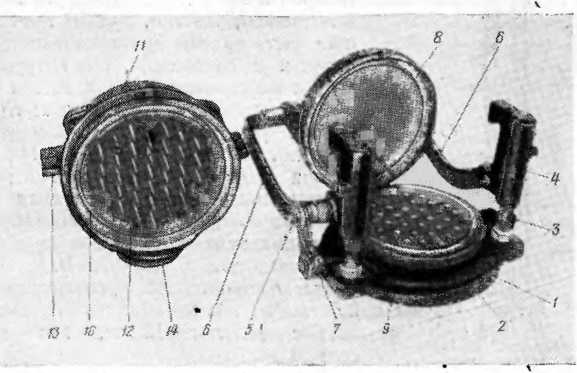 Рис. 87. Штепсель типа ШУ-101А (слева) и розетка типа РУ-101А (справа)