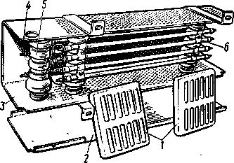 Рис. 100. Электрическая печь ПЭТ-1УЗ: