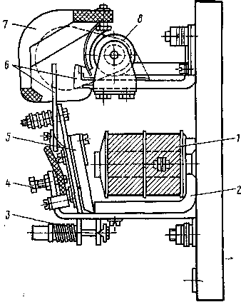 Рис. 126. Контактор КМ-3Е